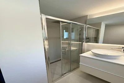 Geräumige Villenwohnung mit Meerblick