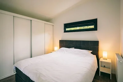 Nachhaltig gebauter Bungalow zwischen 2...