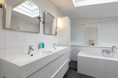 Bungalow in Sint Maartenszee am Strand