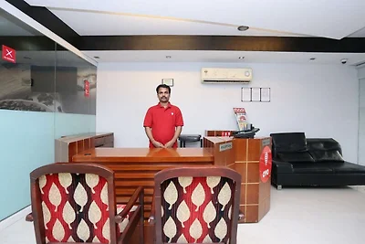 Super Townhouse Malabar Illam