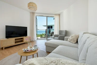 Große Wohnung mit Meerblick, Innenpool