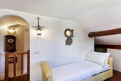 Seaview Apartment near the Castle