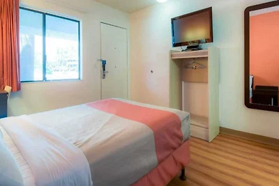 1 cama tamaño queen | Microondas