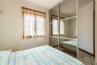 Mit Garten, Parkplatz und Klimaanlage