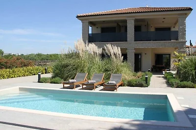 Ferienhaus in Brzac mit Schwimmbecken