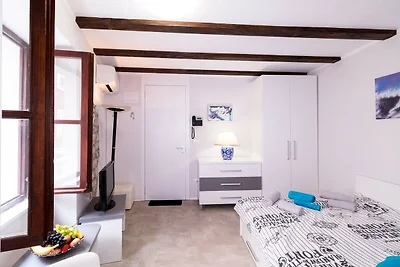 Piran Downtown Chic and Cozy Apartments - Sta...