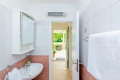 Apartment mit 1 Zimmer und Terrasse