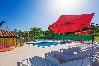 Vakantiehuis in Pićan met zwembad