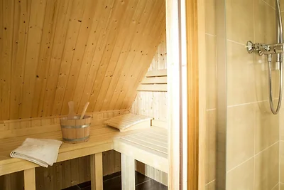 Casa con tetto di paglia sul Bodden con sauna