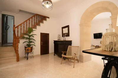 Haus in Buger mit Pool und Bergblick