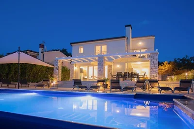 Villa in Višnjan mit Schwimmbecken