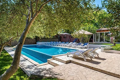 Villa mit Infinity-Pool in Kakma