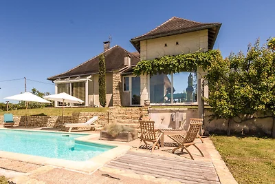 Confortevole villa con piscina