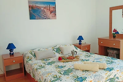 Geräumige Wohnung in Senj mit Swimmingpool