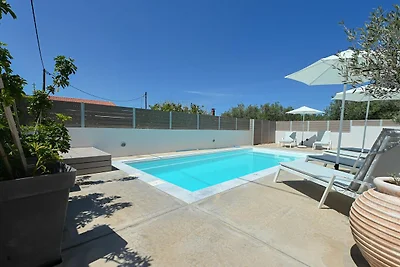 Private Poolvilla mit Meerblick für 6...