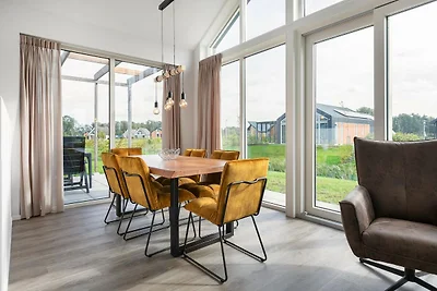 Sonnige Villa mit Gartenterrasse