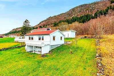 6 Personen Ferienhaus in AVERØY