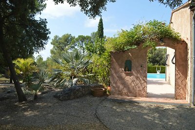 Landhausvilla mit Pool