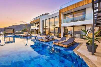 Villa in Kalkan mit Schwimmbecken