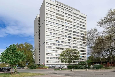 Riverside Flat near Center
