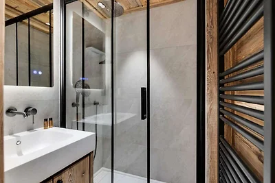 Volledig gerenoveerd appartement, aan de voet...