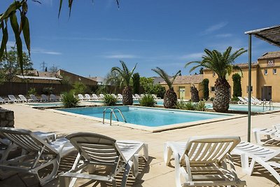 Gemütliches Ferienhaus in Arles mit Pool