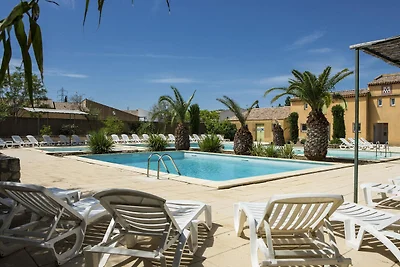 Accogliente casa vacanze ad Arles con piscina