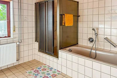 Grande casa con giardino privato a Medebach