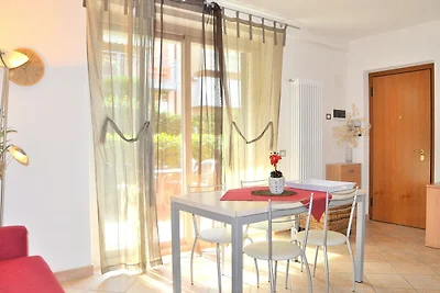Plüsch-Ferienhaus in Lazise mit Pool