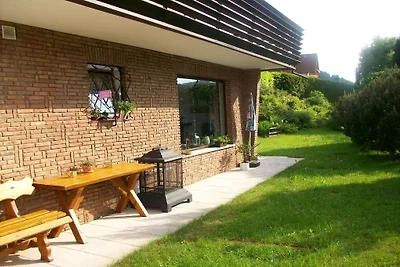 Sarah im Ferienhaus Waldgrund