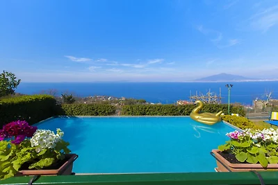 Moderne en ruime villa in Sorrento