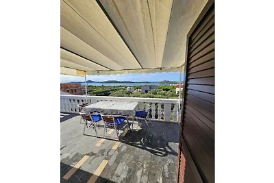 Wohnung in Tribunj mit Balkon und Parken