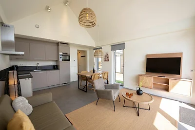 Moderne Lodge am Wasser