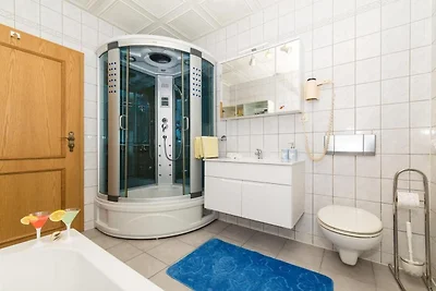 Four Bedroom Holiday Home with Pool