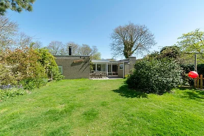 Bungalow in Sint Maartenszee am Strand