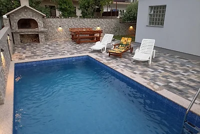 Schönes Ferienhaus mit Swimmingpool und...
