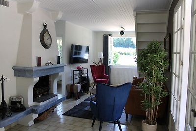 Gemütliches Ferienhaus in Dun-les-Places mit ...