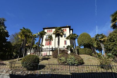 Wohnung in historischer Villa mit Seeblick in...