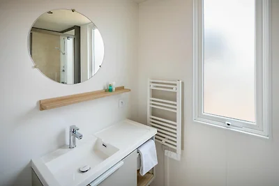 Modern chalet with air conditioning, in a hol...