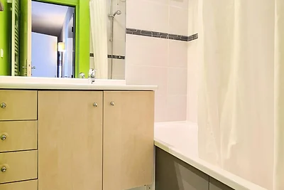 Geräumige und helle Wohnung · Zentrum des Res...