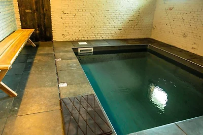 Gemütliches Ferienhaus in Moorslede mit Pool