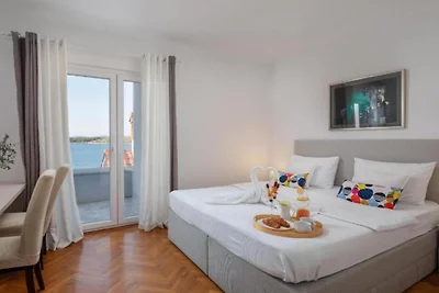 Seafront Six Bedroom Modern Villa with Pool...