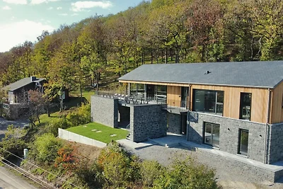 Luxuriöses Ferienhaus mit Innenpool