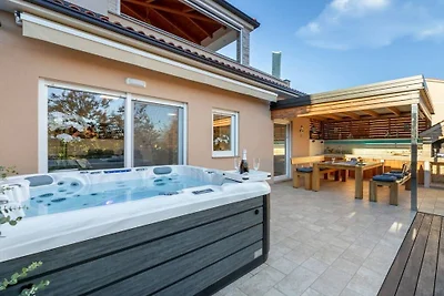 Taja mit Whirlpool