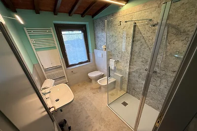 Geräumiges Ferienhaus mit Gemeinschaftspool i...