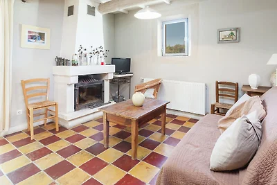 Spazioso Cottage a Oppede con Piscina