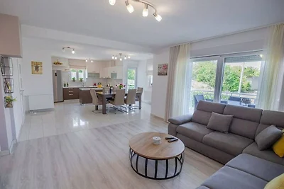 Katarina mit Pool & traumhaftem Blick