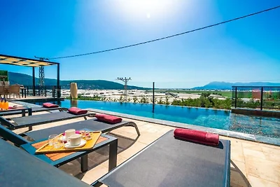 Villa in Kalkan mit Schwimmbecken