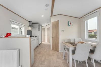 Accogliente casa mobile immersa nella natura