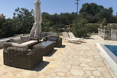 Luxuriöse Villa in Kamaria mit privatem Pool